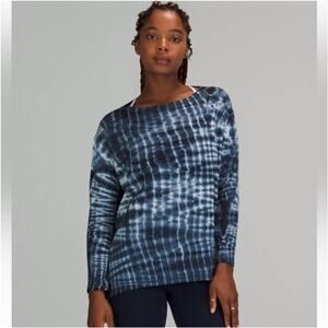 Lululemon Top Womens 6 Blue Back in Action Long Sleeve Shibori Square Yoga Gym